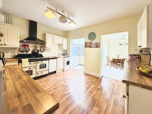 SYDNEY STREET- click for photo gallery